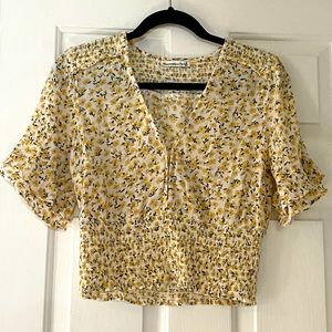 Cute Abercrombie & Fitch top for summer or fall